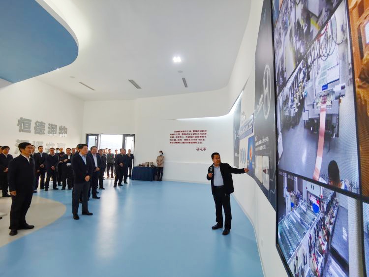 全市重大项目推进工作现场会现场观摩新恒汇高精度蚀刻引线框架生产项目