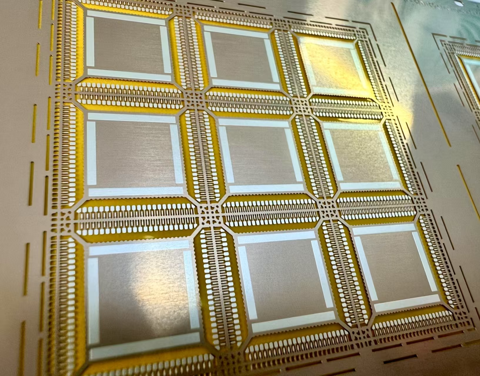 双圈多脚仔DRQFN系列（QFN11*11-QFN14*14）